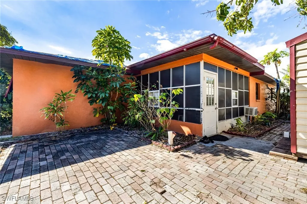 1219 SE 19th Terrace Cape Coral FL 33990