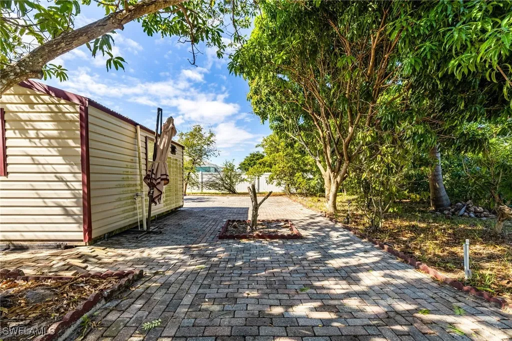 1219 SE 19th Terrace Cape Coral FL 33990