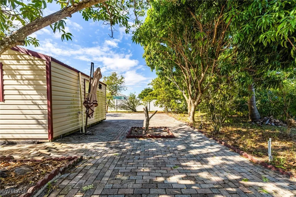 1219 SE 19th Terrace Cape Coral FL 33990