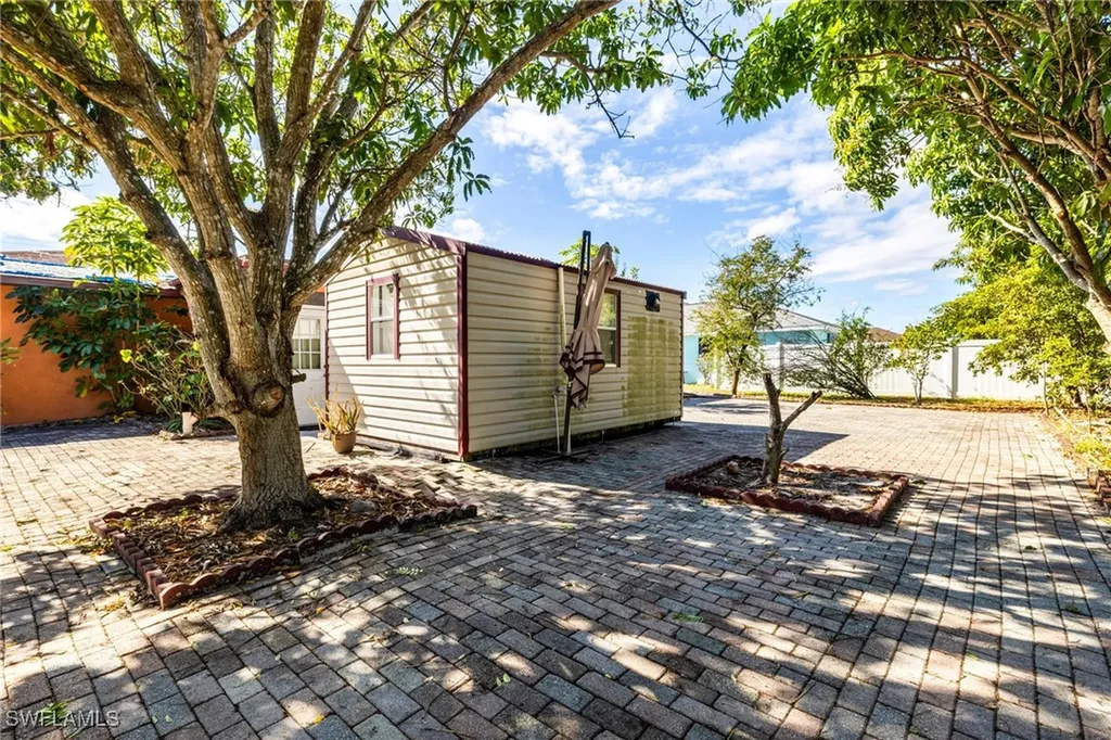 1219 SE 19th Terrace Cape Coral FL 33990