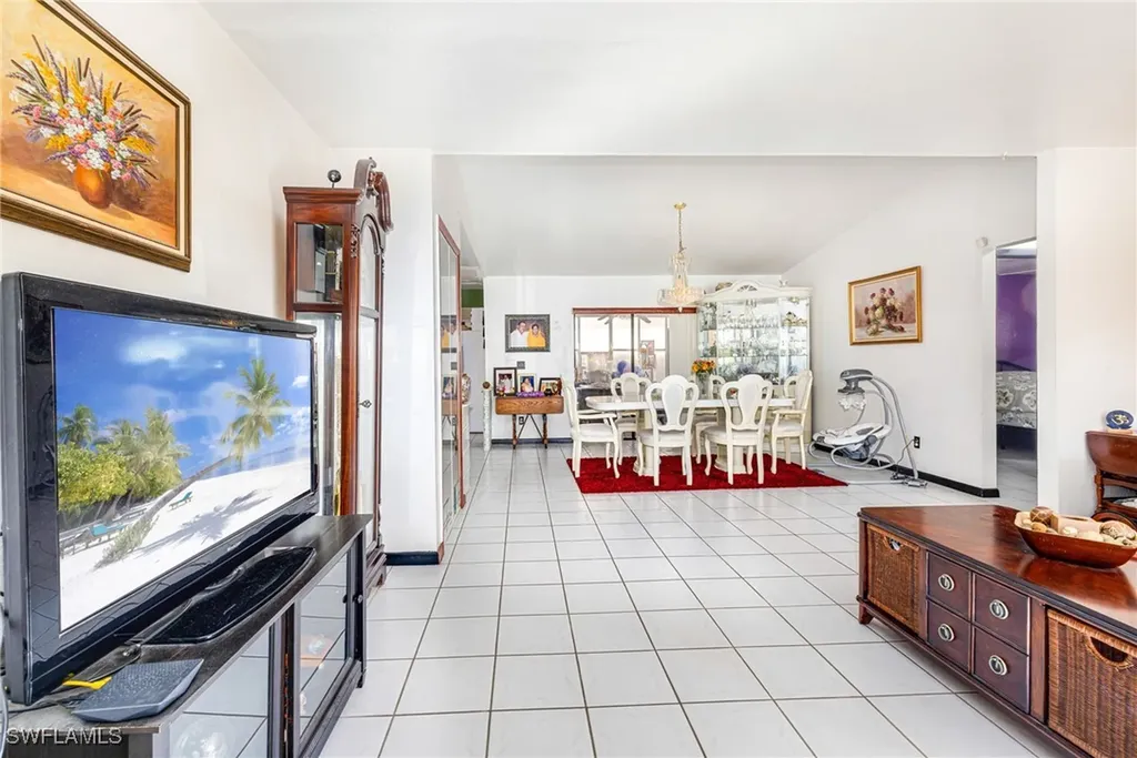 1219 SE 19th Terrace Cape Coral FL 33990