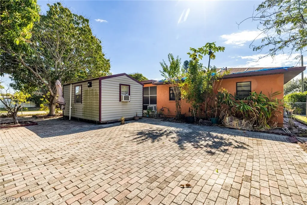 1219 SE 19th Terrace Cape Coral FL 33990