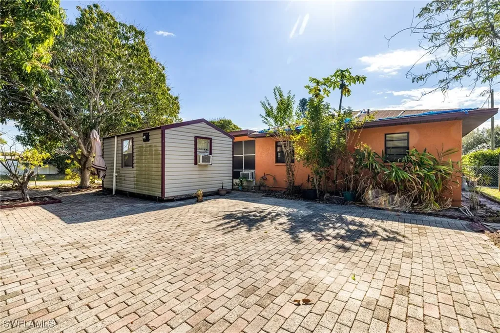1219 SE 19th Terrace Cape Coral FL 33990