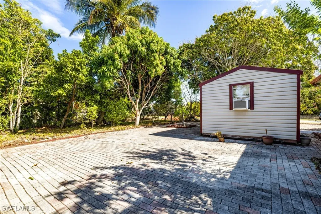 1219 SE 19th Terrace Cape Coral FL 33990