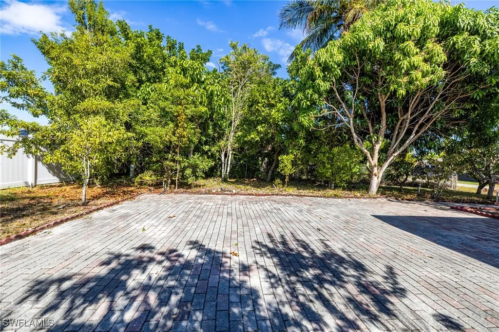 1219 SE 19th Terrace Cape Coral FL 33990