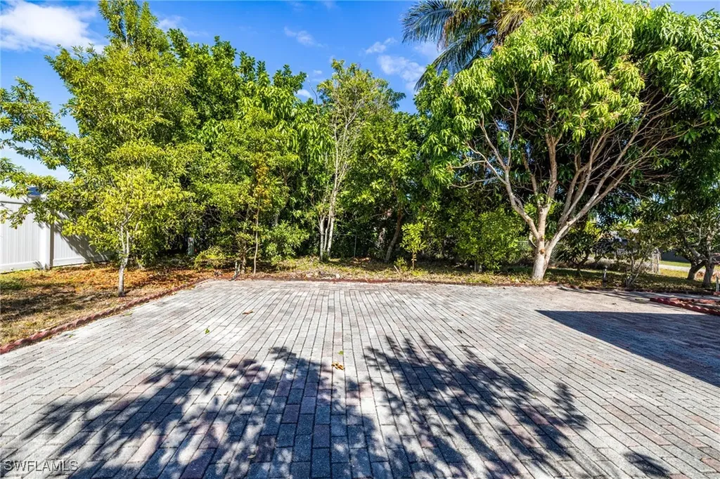 1219 SE 19th Terrace Cape Coral FL 33990