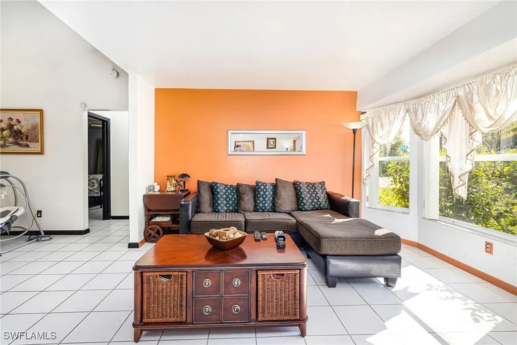 1219 SE 19th Terrace Cape Coral FL 33990
