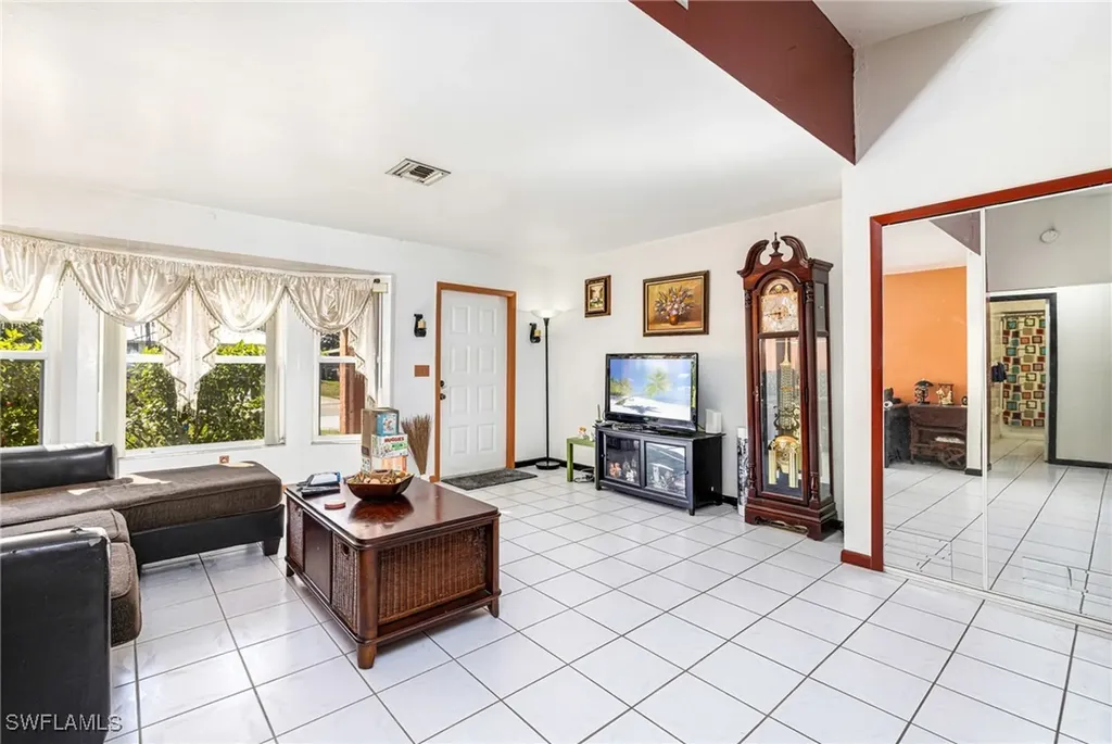 1219 SE 19th Terrace Cape Coral FL 33990