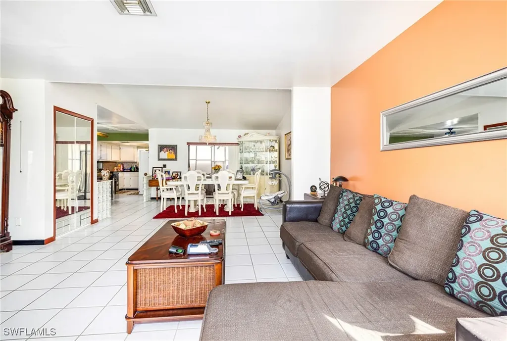 1219 SE 19th Terrace Cape Coral FL 33990