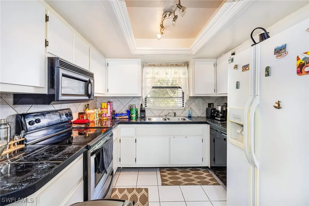 1219 SE 19th Terrace Cape Coral FL 33990