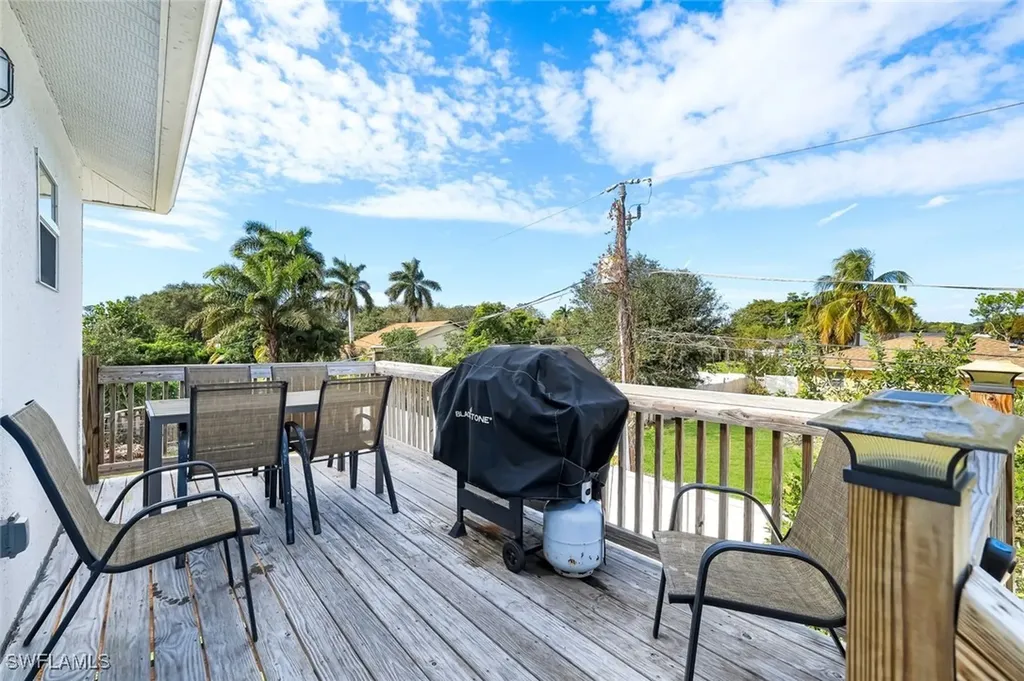 3561 Thomasson Drive Naples FL 34112