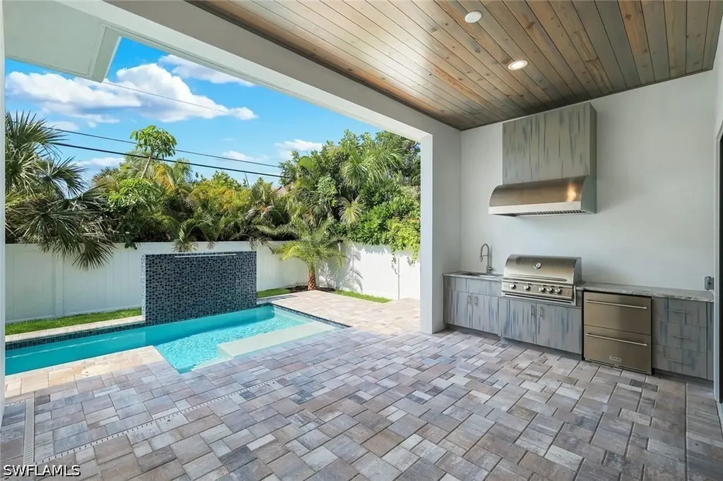 668 93rd Avenue N Naples FL 34108