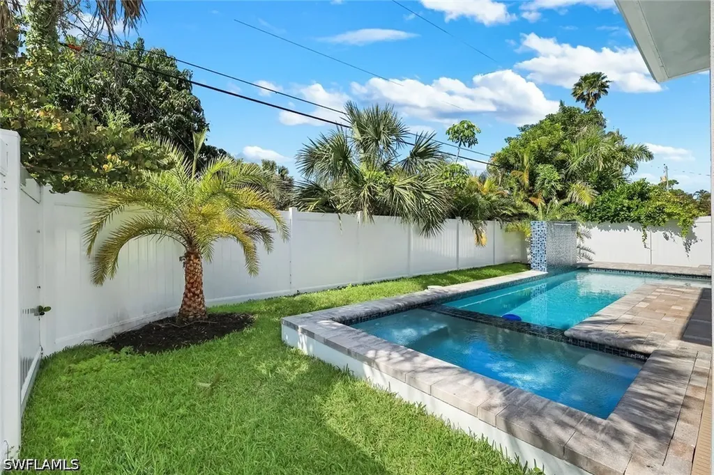 668 93rd Avenue N Naples FL 34108