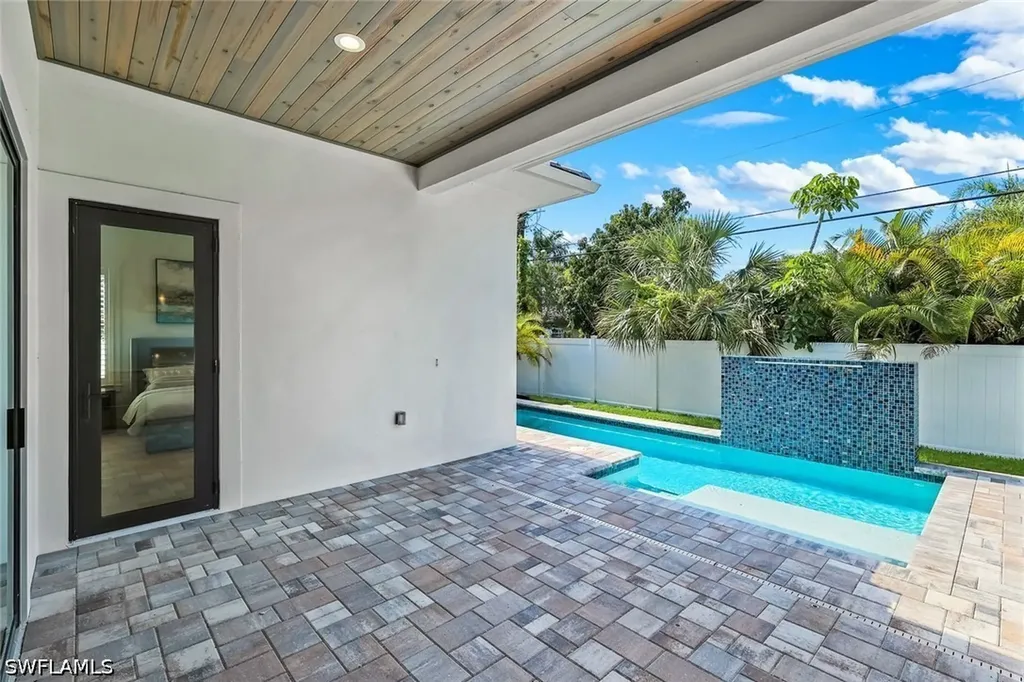 668 93rd Avenue N Naples FL 34108