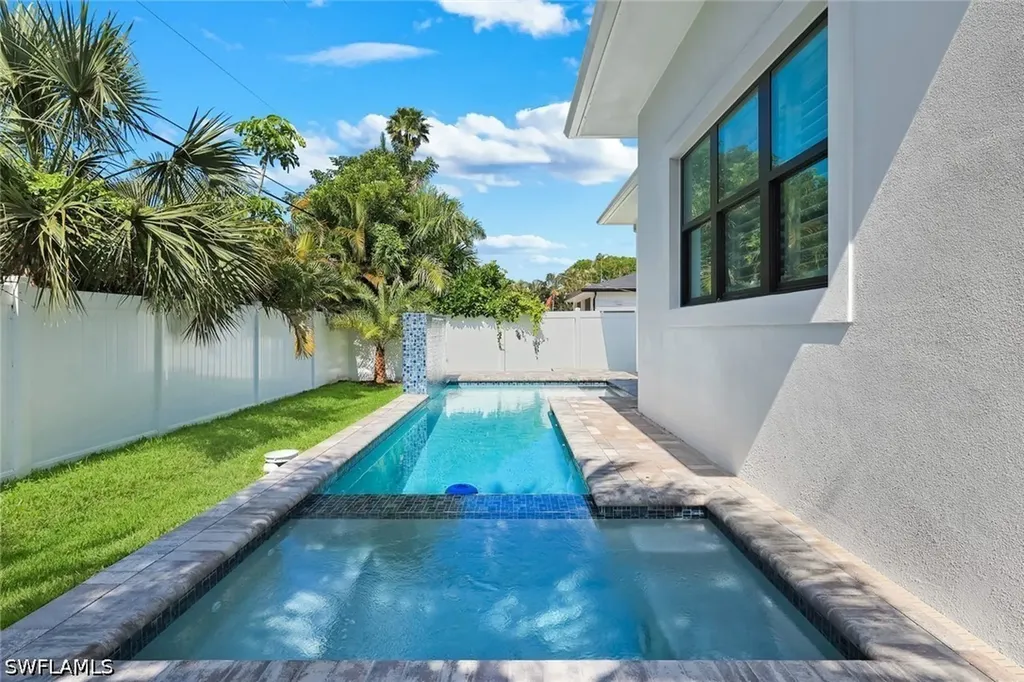 668 93rd Avenue N Naples FL 34108