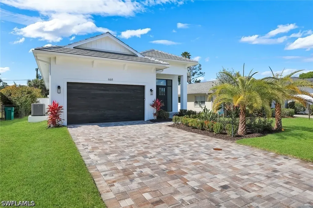 668 93rd Avenue N Naples FL 34108