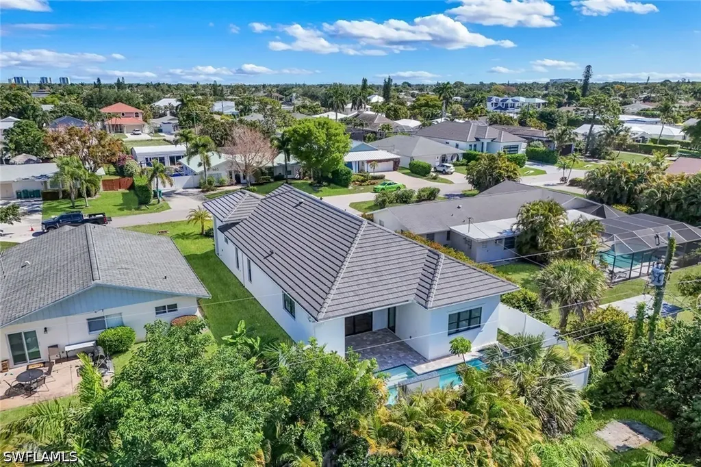 668 93rd Avenue N Naples FL 34108