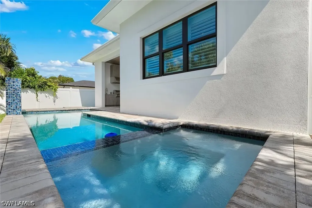 668 93rd Avenue N Naples FL 34108