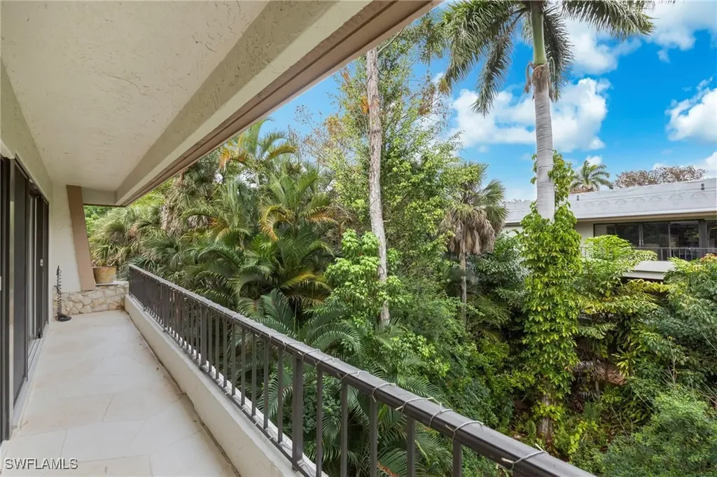 103 Clubhouse Drive Naples FL 34105