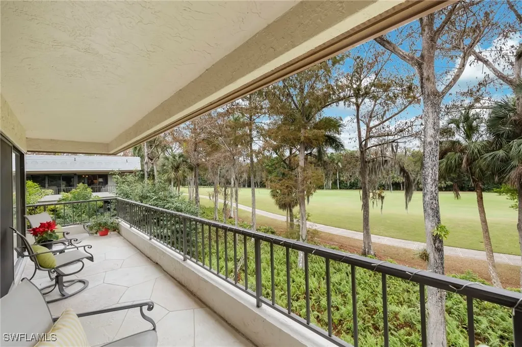 103 Clubhouse Drive Naples FL 34105