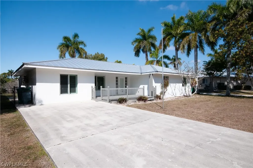 54 Liberty Lane Naples FL 34112