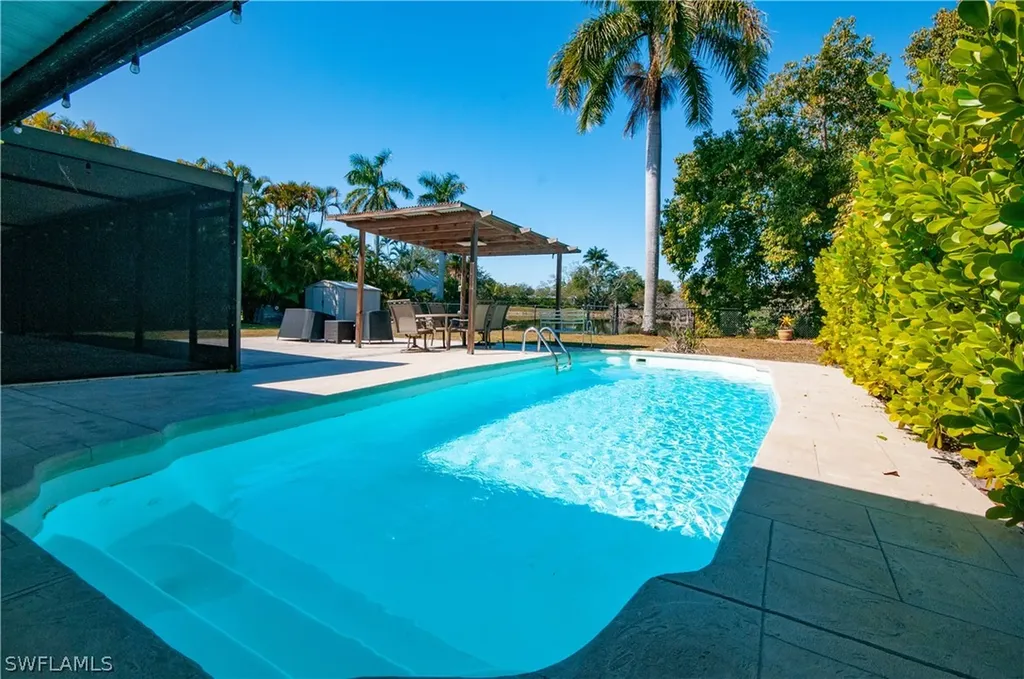 54 Liberty Lane Naples FL 34112