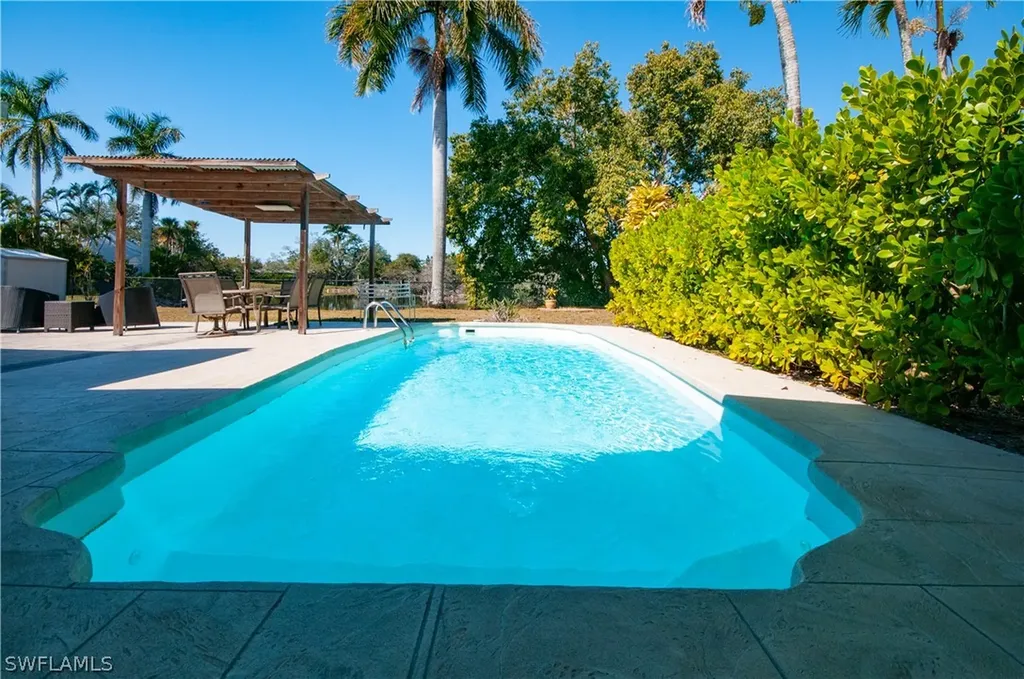 54 Liberty Lane Naples FL 34112