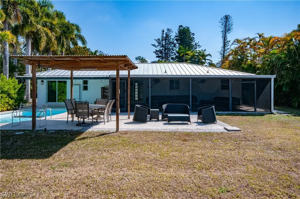 54 Liberty Lane Naples FL 34112