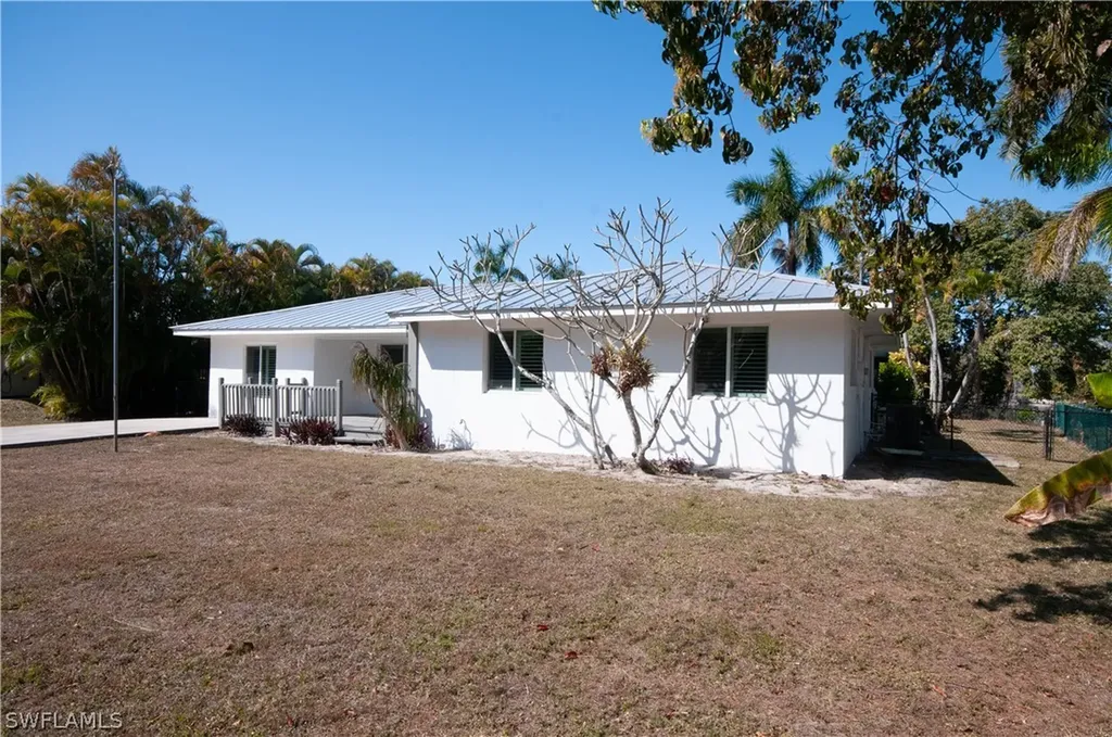 54 Liberty Lane Naples FL 34112