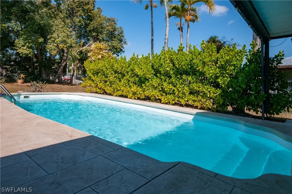 54 Liberty Lane Naples FL 34112