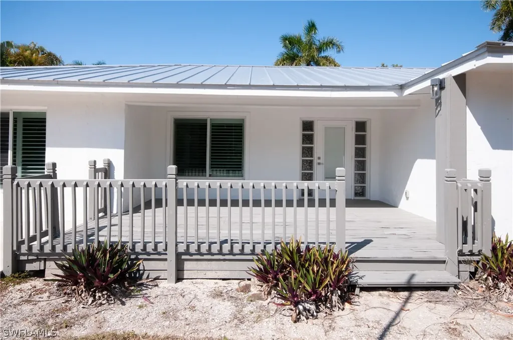 54 Liberty Lane Naples FL 34112