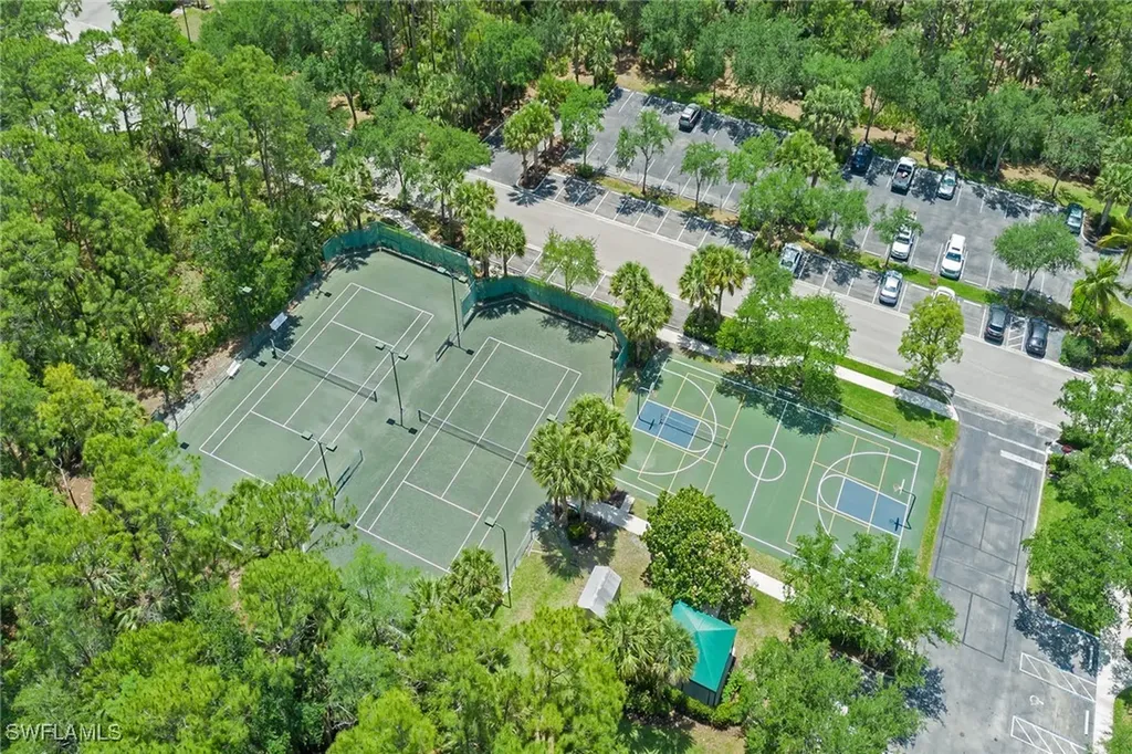 2012 Tarpon Bay Drive N Naples FL 34119