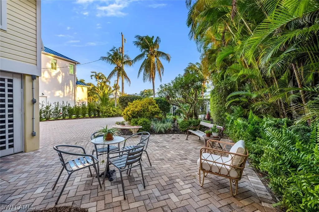 756 8th Avenue S Naples FL 34102