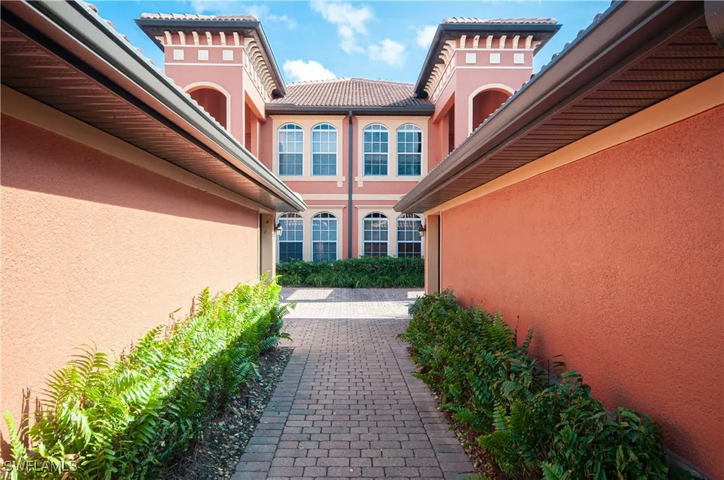 10020 Heather Lane Naples FL 34119