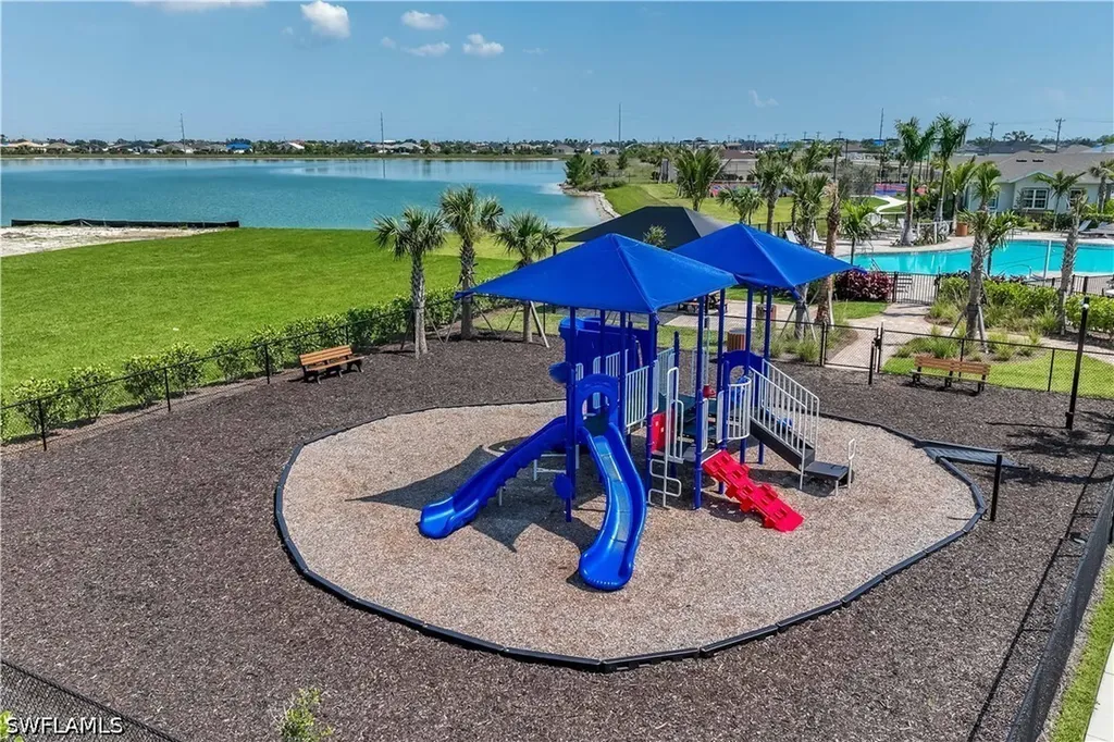 564 Spring Hill Lake Loop Cape Coral FL 33993
