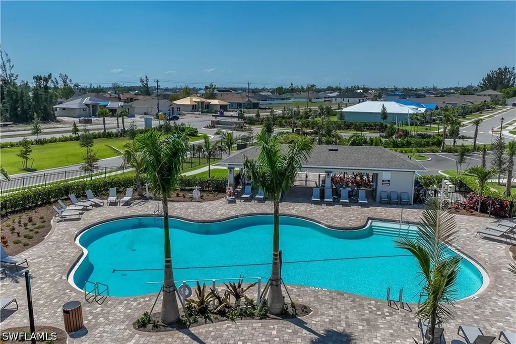 564 Spring Hill Lake Loop Cape Coral FL 33993