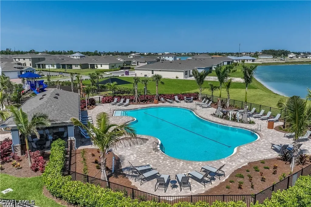 564 Spring Hill Lake Loop Cape Coral FL 33993