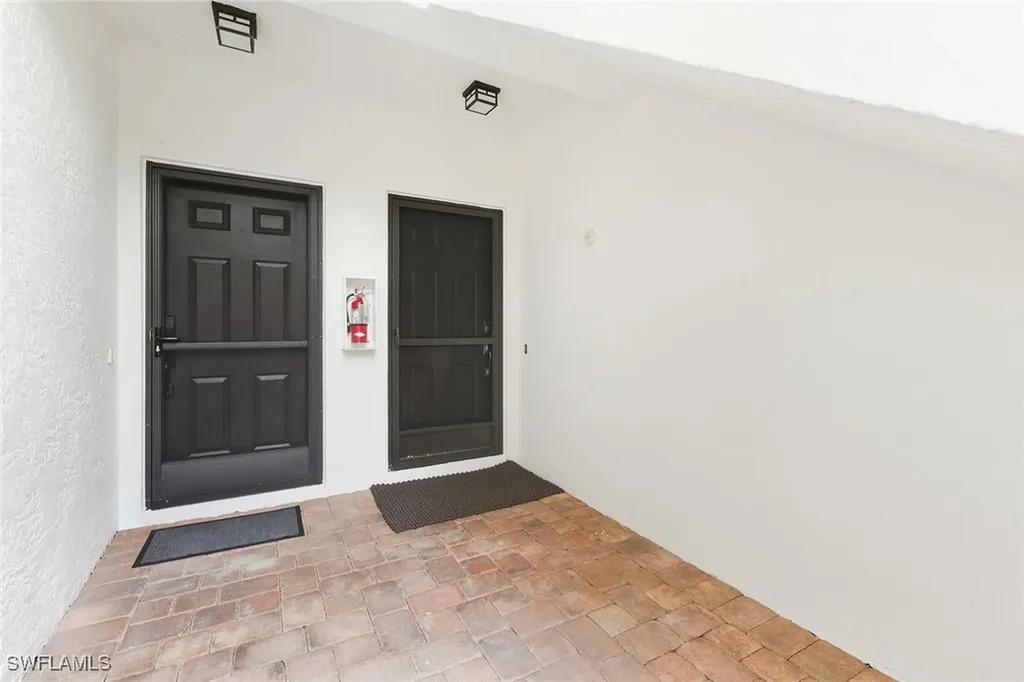 571 Serendipity Drive Naples FL 34108