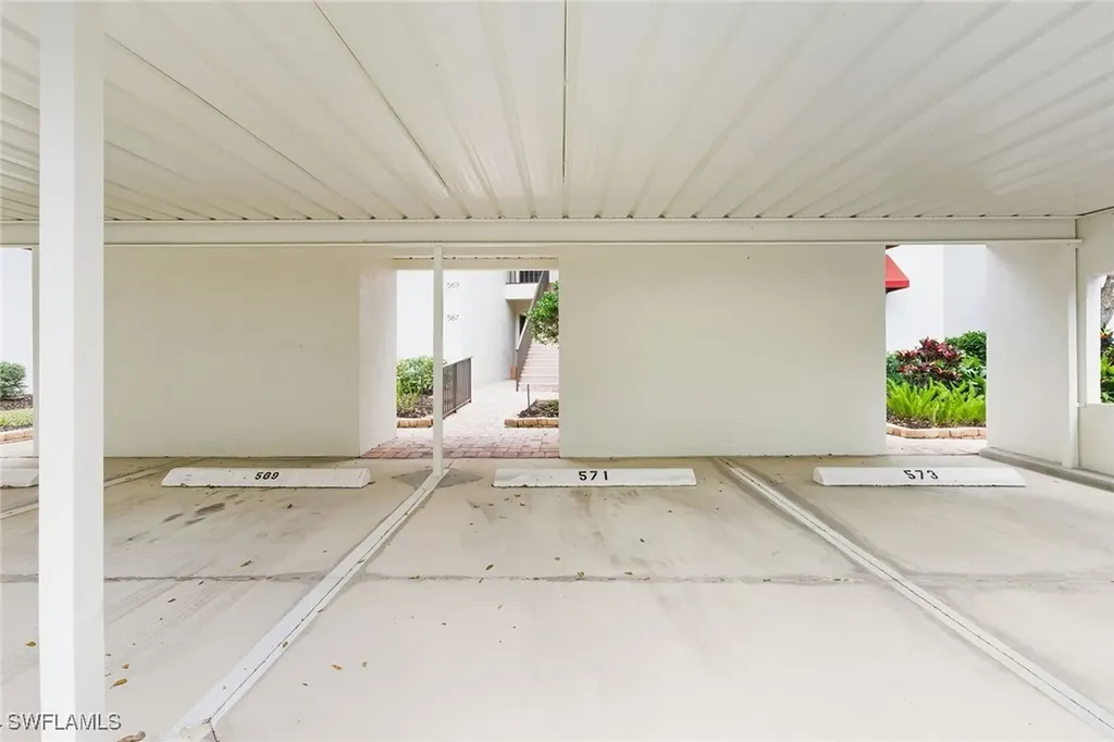 571 E Serendipity Drive Naples FL 34108