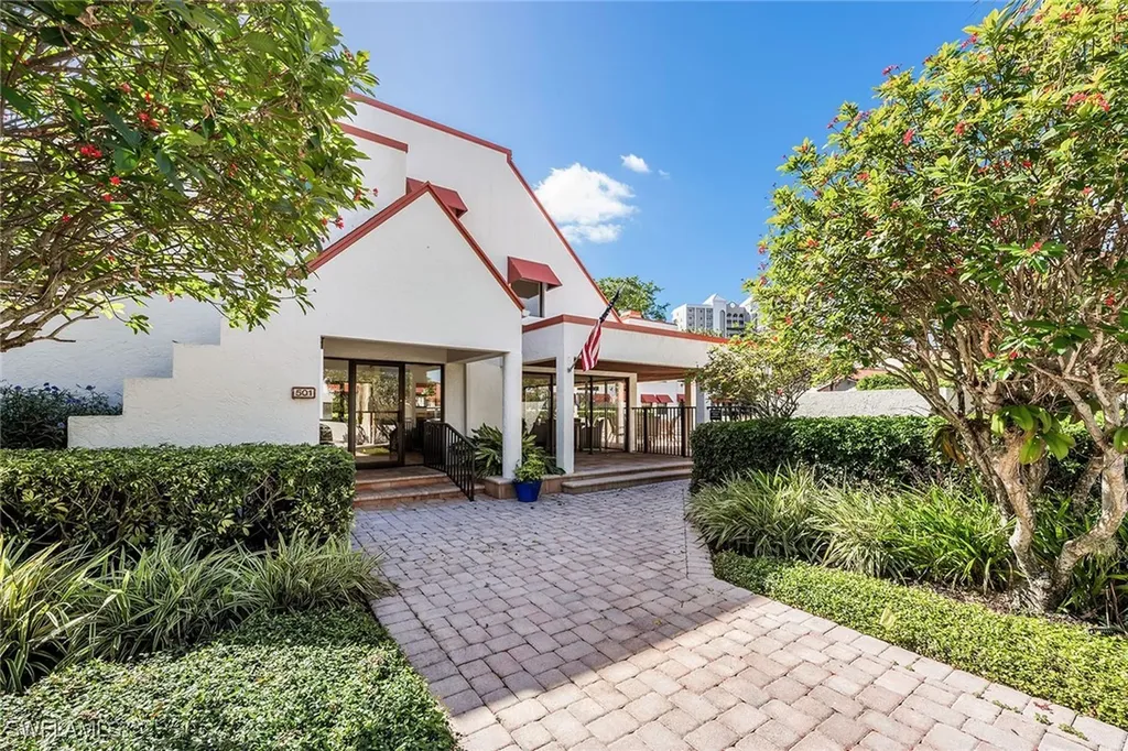 571 E Serendipity Drive Naples FL 34108