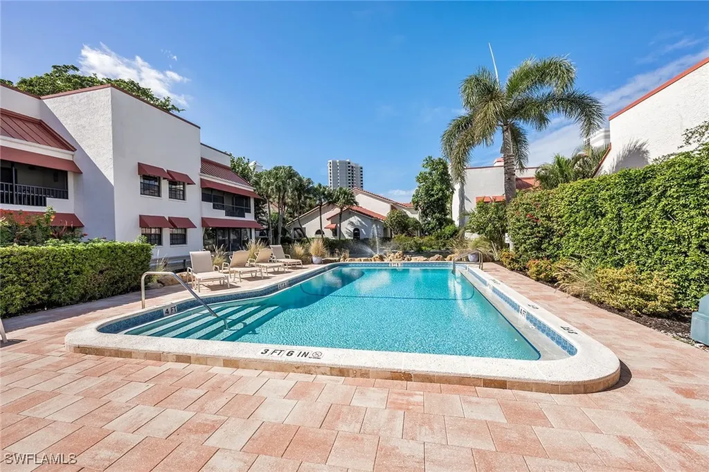 571 Serendipity Drive Naples FL 34108