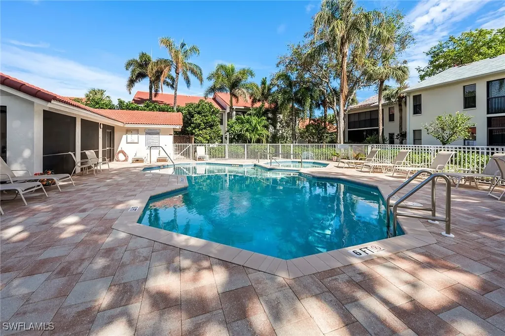 571 E Serendipity Drive Naples FL 34108
