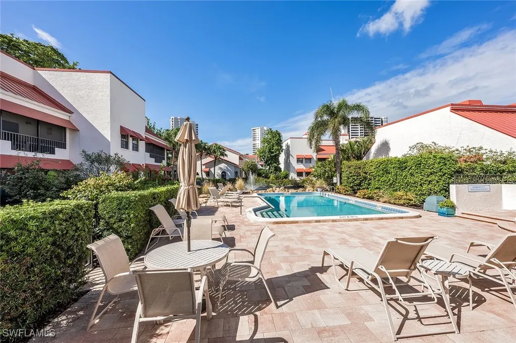 571 E Serendipity Drive Naples FL 34108