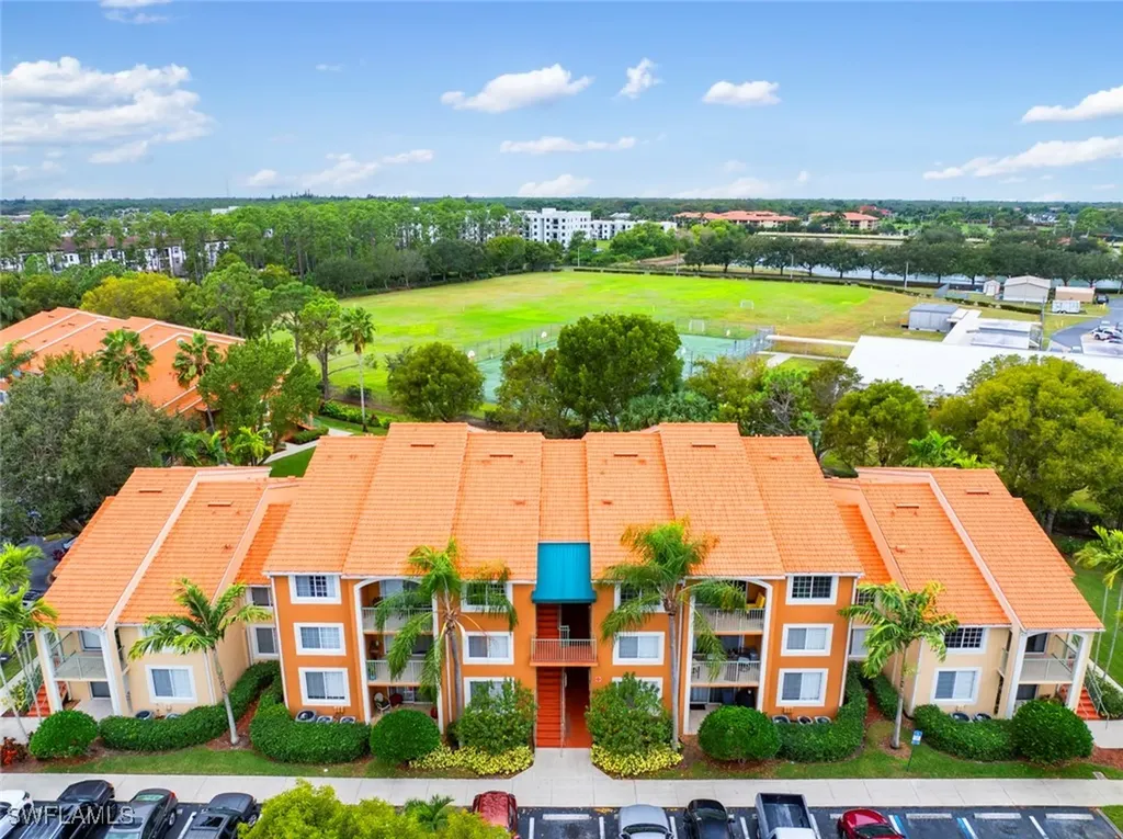 Naples FL, 1180 Wildwood Lakes Boulevard, Unit 303