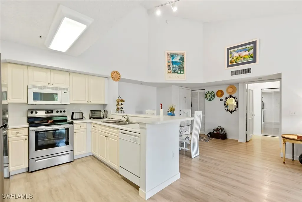 1180 Wildwood Lakes Boulevard Naples FL 34104