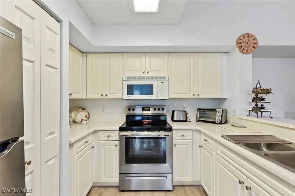 1180 Wildwood Lakes Boulevard Naples FL 34104