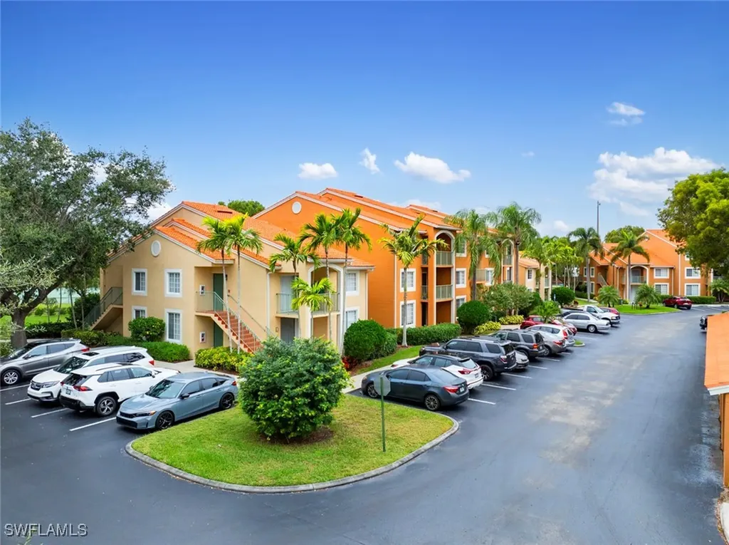1180 Wildwood Lakes Boulevard Naples FL 34104