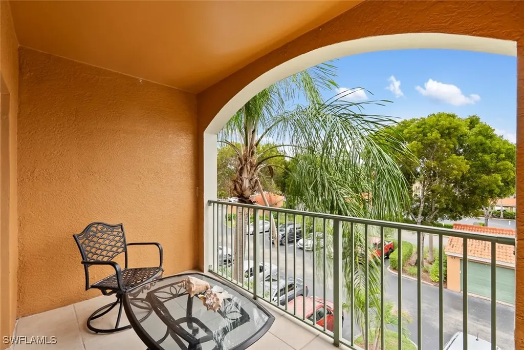 1180 Wildwood Lakes Boulevard Naples FL 34104