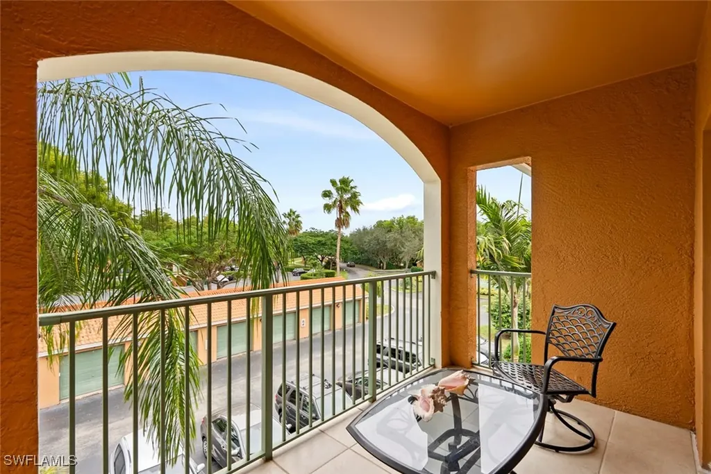 1180 Wildwood Lakes Boulevard Naples FL 34104