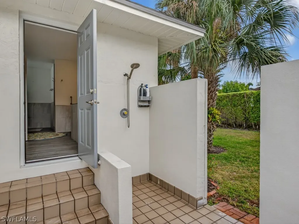 2264 Outrigger Lane Naples FL 34104